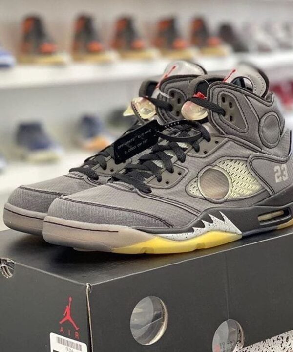 NK AIR JORDA_N RETRO 5 SP OFF-WHITE MUSLIN [GREY] 2108025