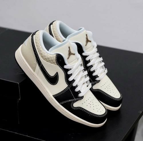 NK AIR JORDA_N RETRO 1 LOW [CREAM / BLACK] 0909025