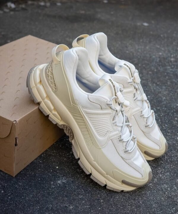 NK ZOOM VOMERO ROAM [WHITE / BEIGE] 0609025