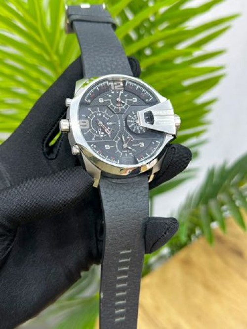 DIESEL UBER CHIEF OVERSIZED 4 TIME ZONE