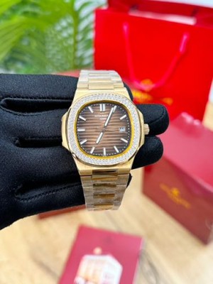 PATEK PHILIPPE NAUTILUS BAGUETTE DIAMONDS BEZEL 5723 1R 001