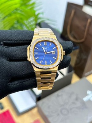 PATEK PHILIPPE NAUTILUS BAGUETTE DIAMONDS BEZEL 5723 1R 001