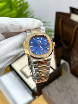 PATEK PHILIPPE NAUTILUSBAGUETTE DIAMONDS BEZEL BLUE DIAL