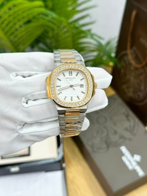 PATEK PHILIPPE NAUTILUSBAGUETTE DIAMONDS BEZEL BLUE DIAL