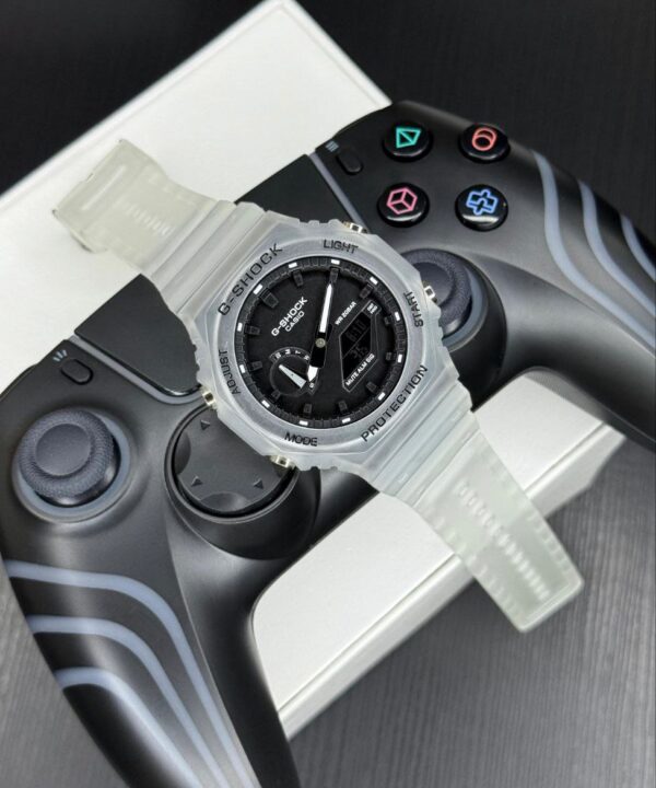 G SHOCK GA 2100  TRANSPERENT. BLACK DAIL